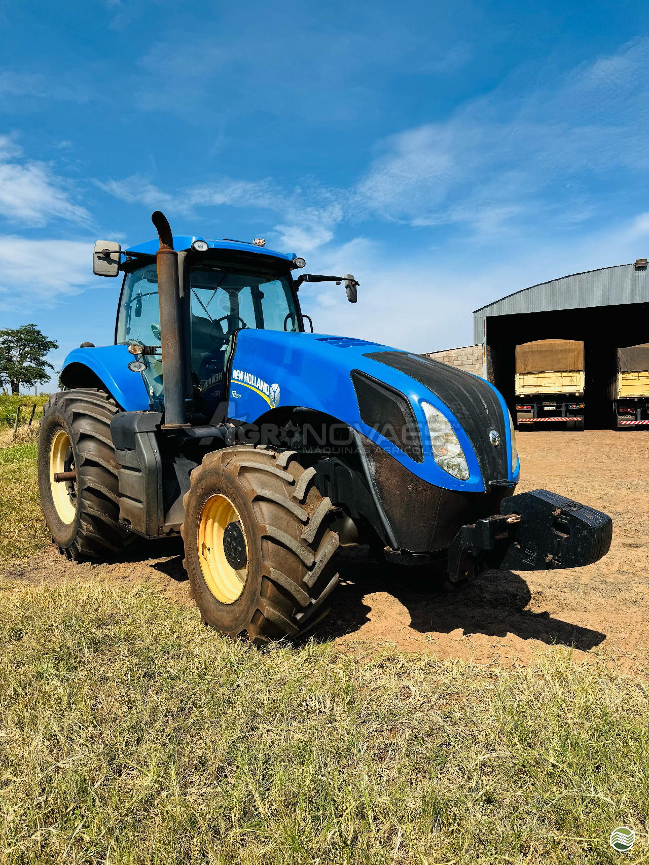 TRATOR NEW HOLLAND NEW T8 270 Tração 4x4 Agro Novaes Máquinas Agrícolas FERNANDOPOLIS SÃO PAULO SP